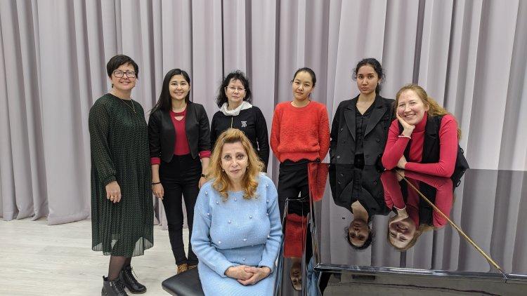 Ішекті аспаптар бөлімі. Отделение струнных инструментов.